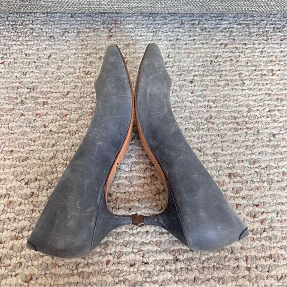 Elegant Gray Women's Pumps - Picture 9 of 11